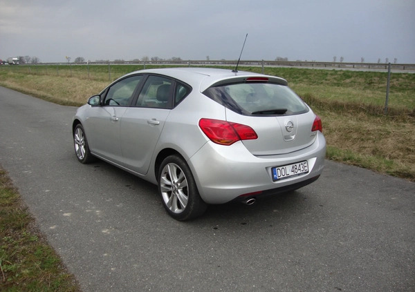 Opel Astra cena 20000 przebieg: 219000, rok produkcji 2011 z Syców małe 154